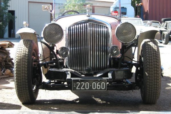 front-view-of-bentley-on-arrivalC01F2EEA-D6BD-7100-53A0-962DE107FAC5.jpg